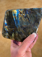 Load image into Gallery viewer, Labradorite - Freeform